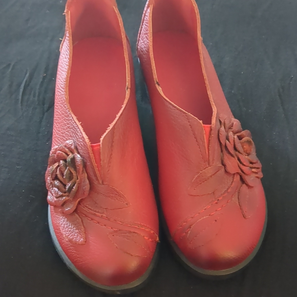 Red Floral Embellished Flats with Smooth Finish